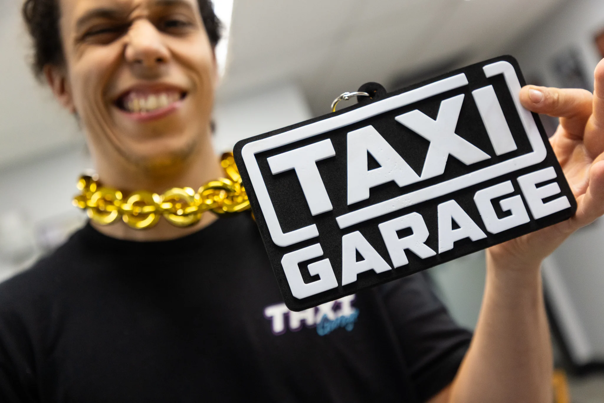 Taxi Garage GOLD chain - Image 3